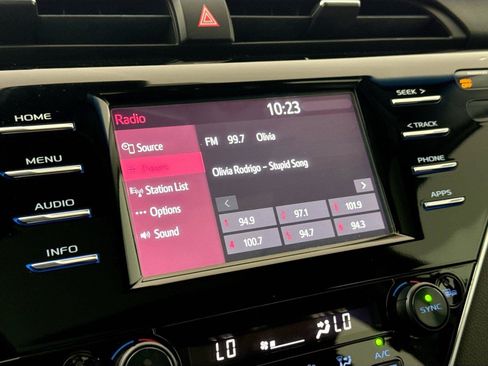 Used 2018 Toyota Camry XSE FWD image 23