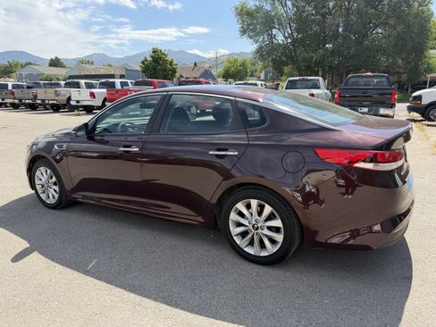 Used 2018 Kia Optima LX w/ 17" Alloy Wheels Package FWD image 4