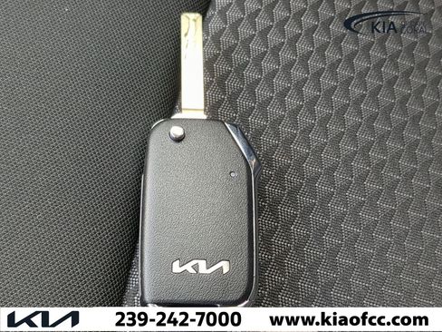 New 2025 Kia Sportage LX image 28