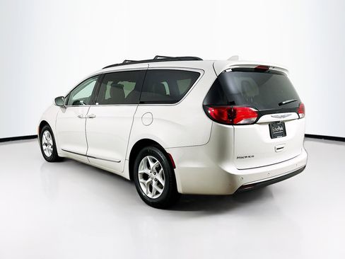 Used 2017 Chrysler Pacifica Touring-L w/ Tire & Wheel Group image 5