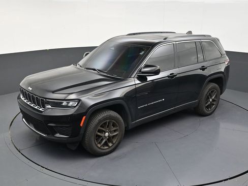 Used 2024 Jeep Grand Cherokee Laredo X w/ Luxury Tech Group I AWD/4WD image 12