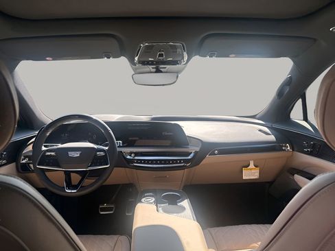 New 2026 Cadillac Lyriq Signature Luxury w/ Nappa Leather Package AWD/4WD image 20