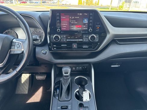 Used 2022 Toyota Highlander XLE image 23