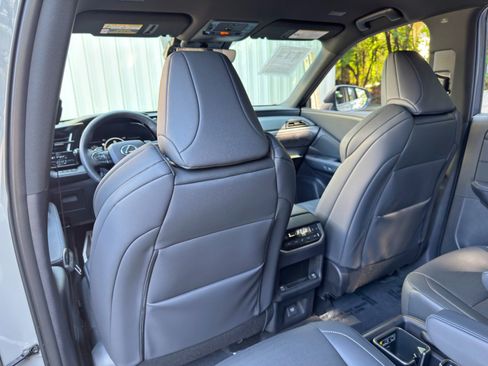 Used 2025 Lexus TX 500h AWD w/ Technology Package image 34
