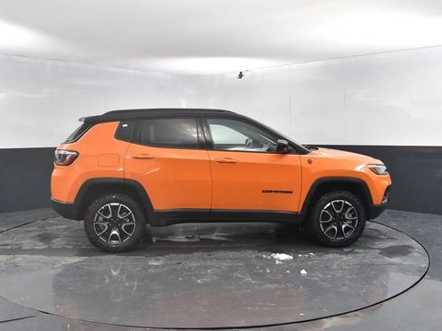 New 2026 Jeep Compass Trailhawk w/ Trailer Tow Group AWD/4WD image 11