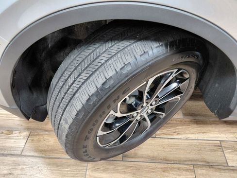 Used 2025 Lincoln Nautilus Premier image 20