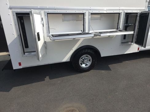 Used 2018 Chevrolet Express 3500 w/ Power Convenience Package image 8