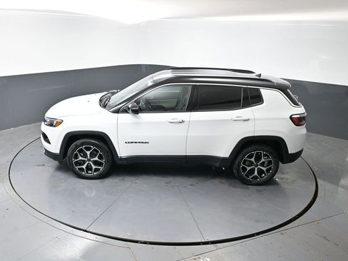 Used 2025 Jeep Compass Limited AWD/4WD image 45