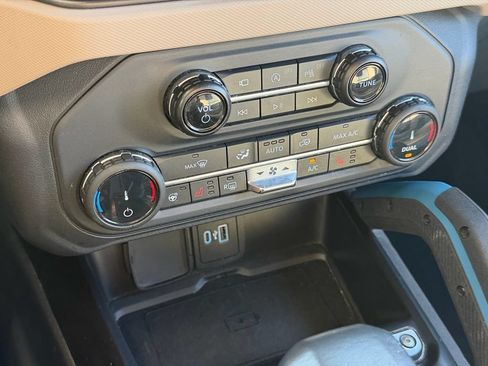Used 2022 Ford Bronco Wildtrak AWD/4WD image 25
