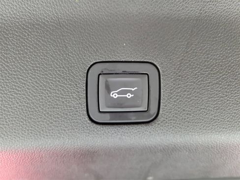 Certified 2024 Cadillac Escalade V w/ Heavy-Duty Trailer Package image 9