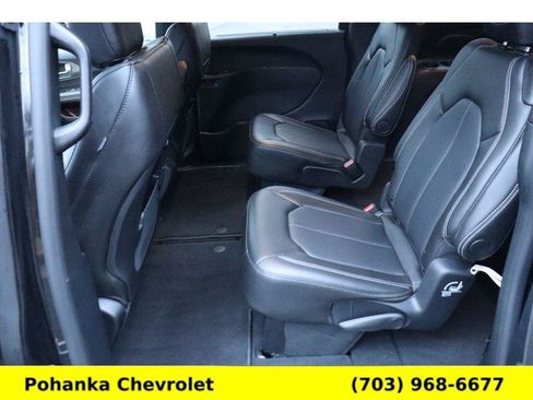 Used 2025 Chrysler Pacifica Select image 25