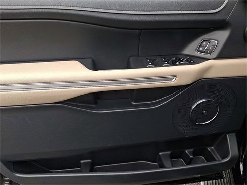 Used 2023 Ford Expedition Max Limited image 11