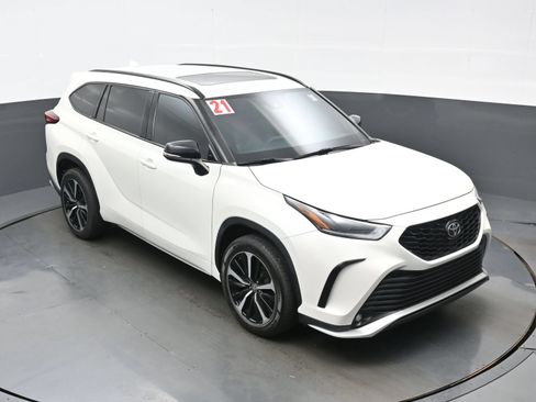 Used 2021 Toyota Highlander XSE AWD/4WD image 35