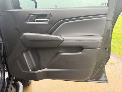 Used 2024 Chevrolet Colorado LT w/ LT Convenience Package RWD image 17
