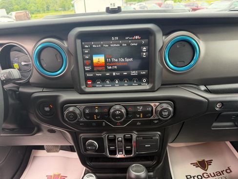 Used 2023 Jeep Wrangler Unlimited w/ Cold Weather Group AWD/4WD image 27