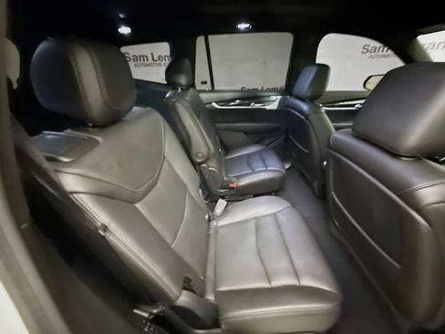 Used 2020 Cadillac XT6 Premium Luxury image 32