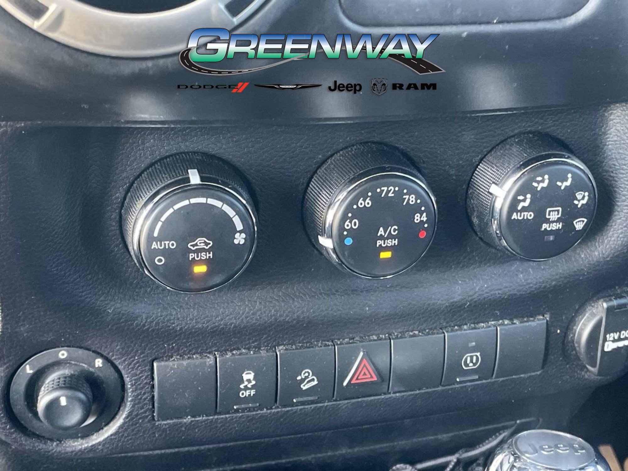 Used 2015 Jeep Wrangler Unlimited Sahara AWD/4WD image 23