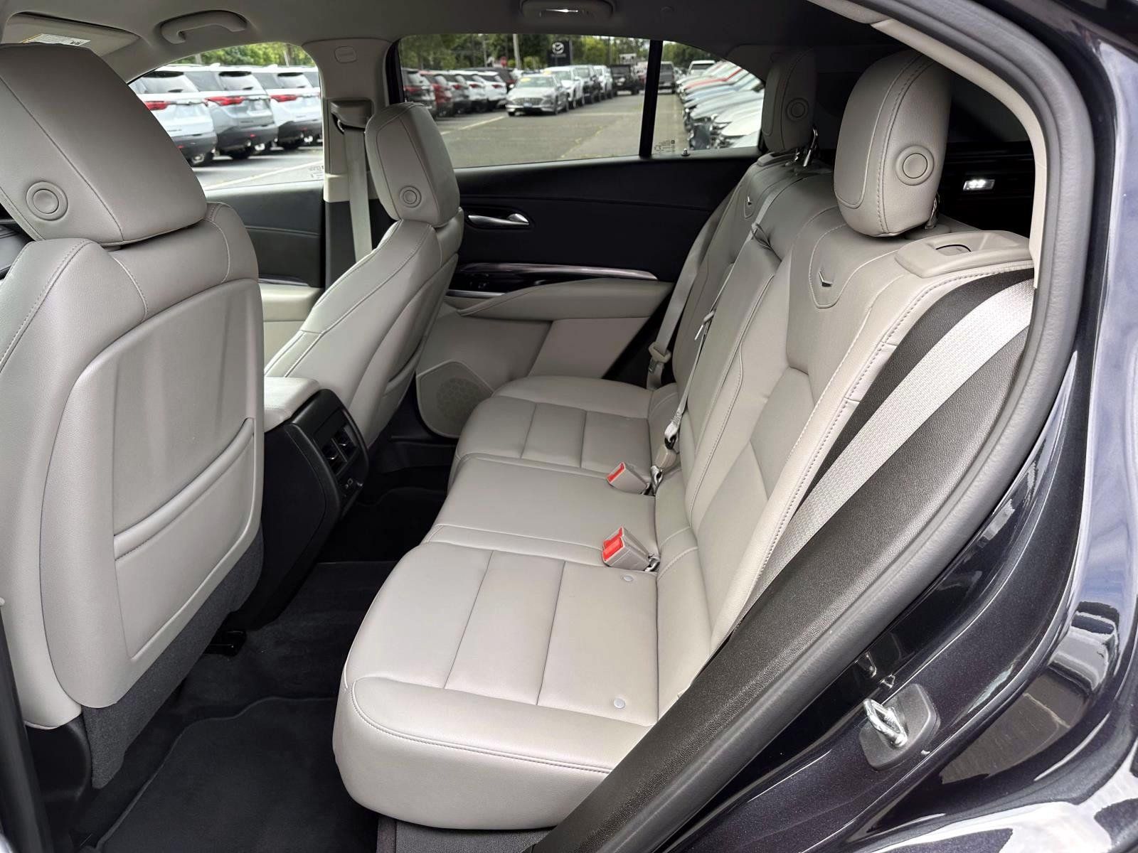 Used 2022 Cadillac XT4 Luxury w/ Cold Weather Package AWD/4WD image 12
