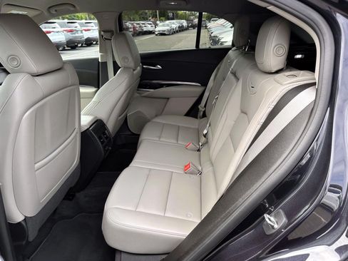 Used 2022 Cadillac XT4 Luxury w/ Cold Weather Package AWD/4WD image 12