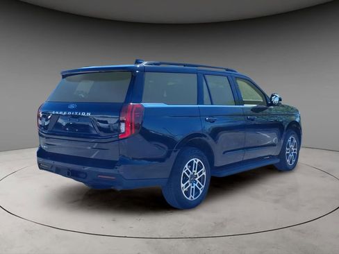 Used 2025 Ford Expedition Active AWD/4WD image 9