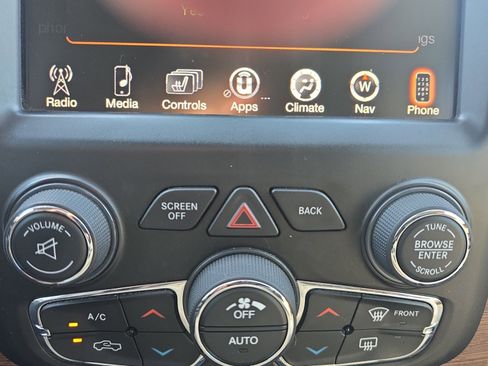 Used 2015 RAM 1500 Laramie w/ Convenience Group image 17