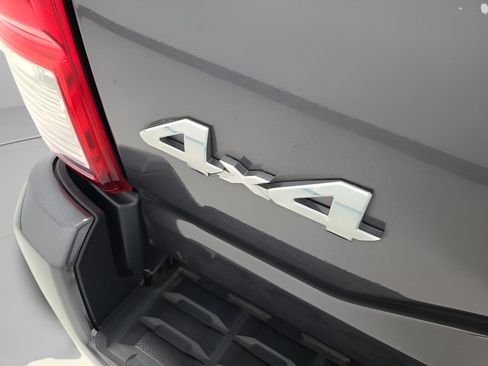 Used 2016 Toyota Tacoma SR w/ Towing Package AWD/4WD image 9