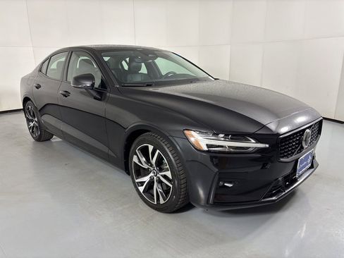 Used 2024 Volvo S60 B5 Core image 2