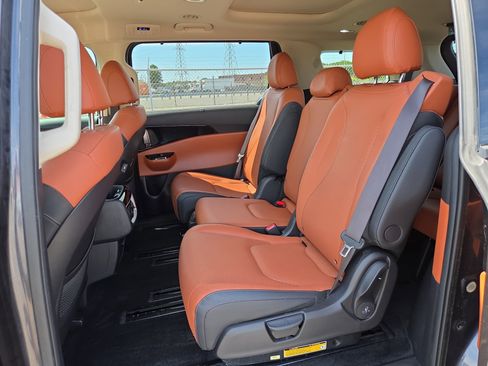Used 2023 Kia Carnival SX Prestige FWD image 8