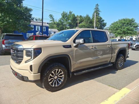 Used 2022 GMC Sierra 1500 AT4 w/ AT4 Premium Package image 3