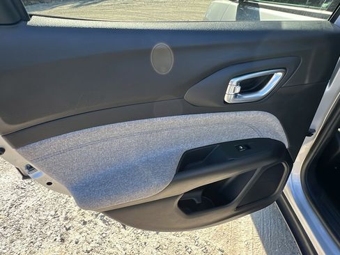 Used 2024 Jeep Compass Latitude image 22