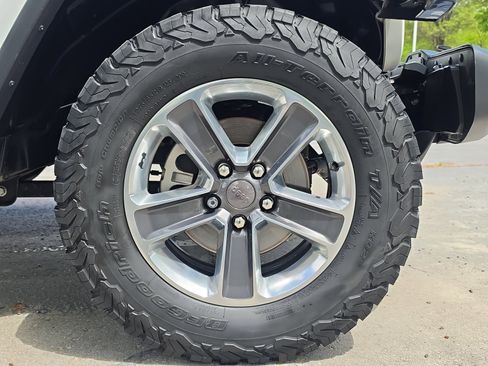 Used 2019 Jeep Wrangler Unlimited Sahara AWD/4WD image 10
