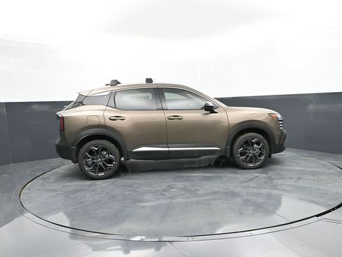 New 2026 Nissan Kicks SR w/ Cold Weather Package AWD/4WD image 4