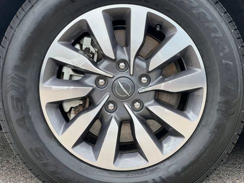 Used 2023 Chrysler Pacifica Touring-L FWD image 9