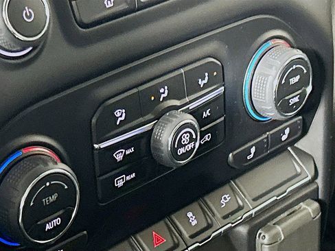 Used 2022 Chevrolet Silverado 1500 LT w/ Leather Package image 16