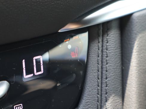 New 2025 Cadillac XT6 Luxury image 16