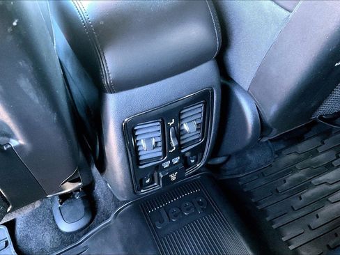 Used 2018 Jeep Grand Cherokee Limited image 10