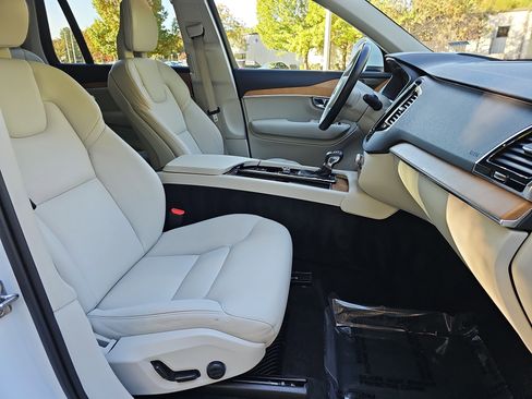 Used 2021 Volvo XC90 T6 Momentum image 10