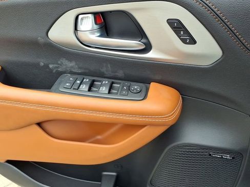 New 2026 Chrysler Pacifica Pinnacle FWD image 17