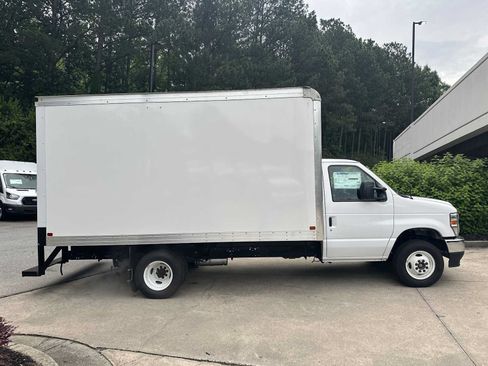 New 2025 Ford E-450 and Econoline 450 Super Duty w/ Power Equipment Group RWD image 8