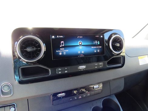 Used 2022 Mercedes-Benz Sprinter 4500 w/ Parking Package image 9