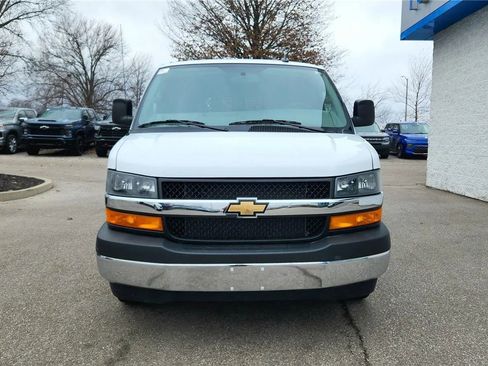 Used 2024 Chevrolet Express 2500 RWD 2500 135 w/ Driver Convenience Package image 3