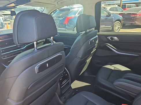 Used 2023 BMW X7 xDrive40i w/ Premium Package image 11