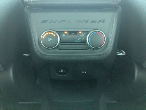 Used 2025 Ford Explorer ST-Line w/ ST-Line Street Pack image 18