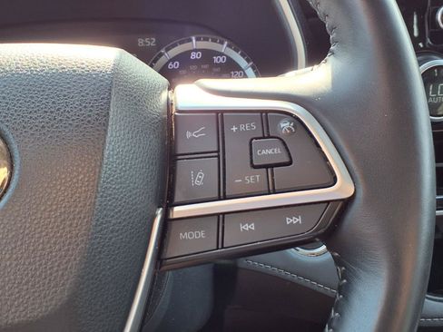 Used 2023 Toyota Highlander XLE FWD image 16