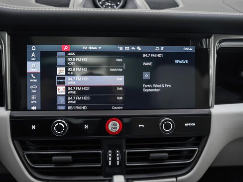 New 2026 Porsche Macan image 22