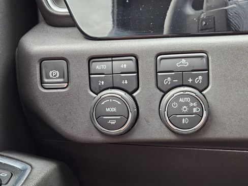 Certified 2024 Chevrolet Silverado 1500 LT Trail Boss w/ Convenience Package II AWD/4WD image 25
