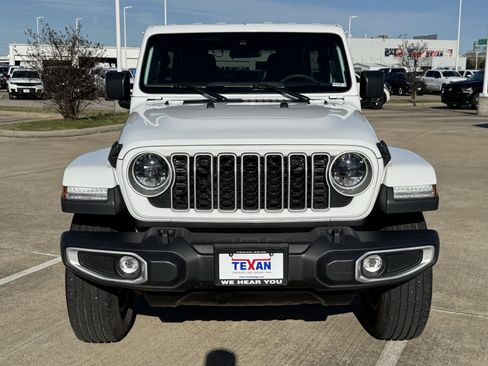 Used 2025 Jeep Wrangler Sahara image 10