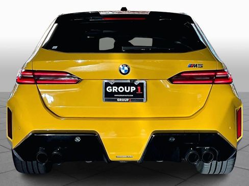 Used 2025 BMW M5 Touring image 4