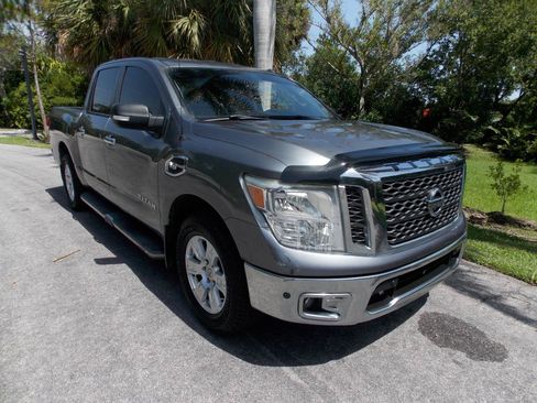 Used 2017 Nissan Titan SV RWD image 1