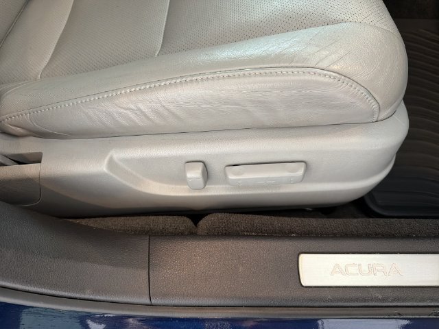 Used 2017 Acura TLX w/ Technology Package FWD image 19